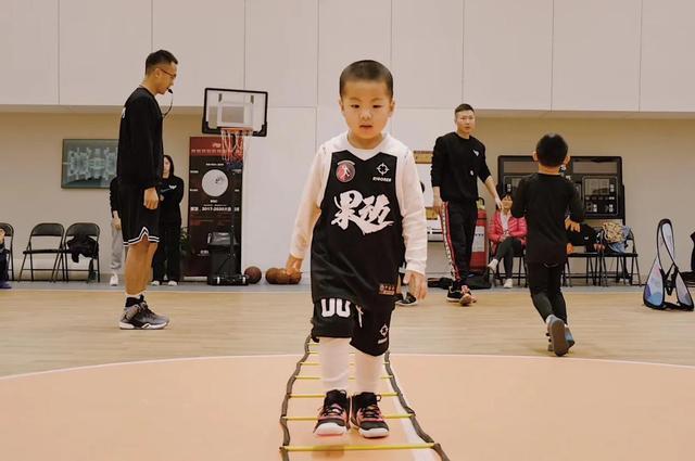 篮球基本功训练计划视频讲解_0